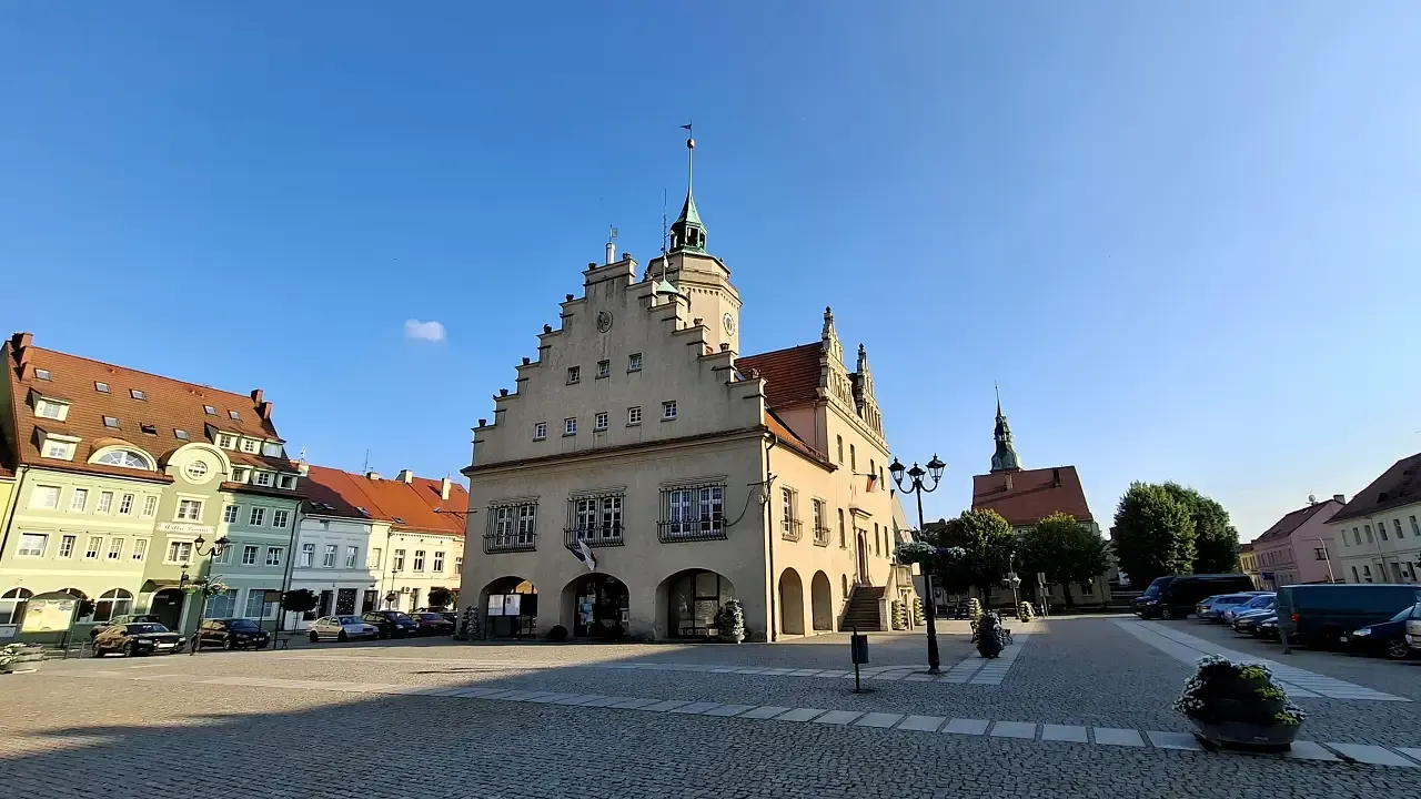 Ratusz i Rynek w Prusicach