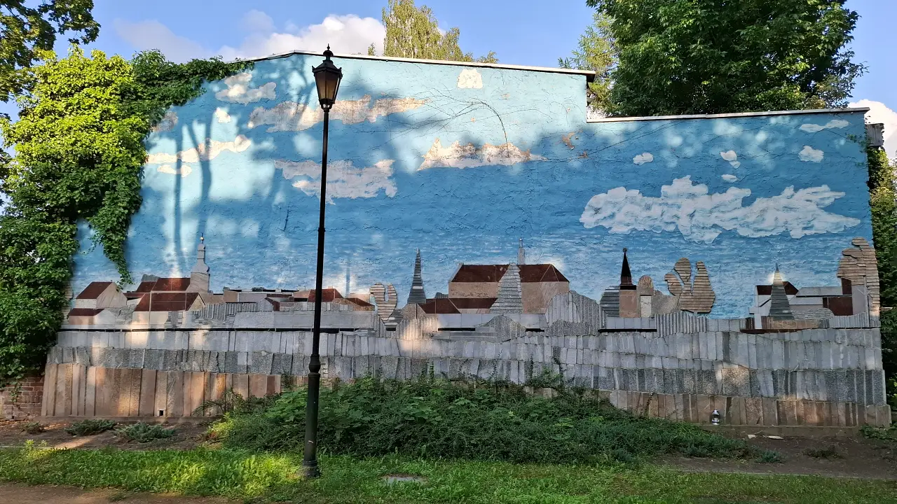 Mural przedstawiający panoramę Grabowa nad Prosną w Parku Miejskim