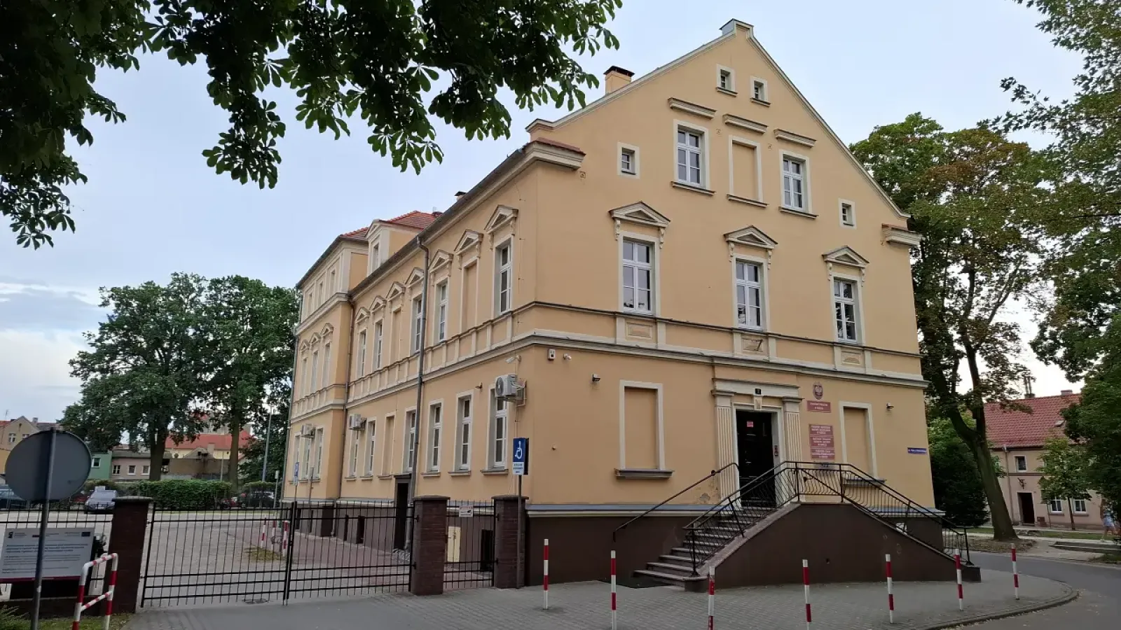 Starostwo Powiatowe w Rawiczu - Budynek B - Wały Jarosława Dąbrowskiego 2