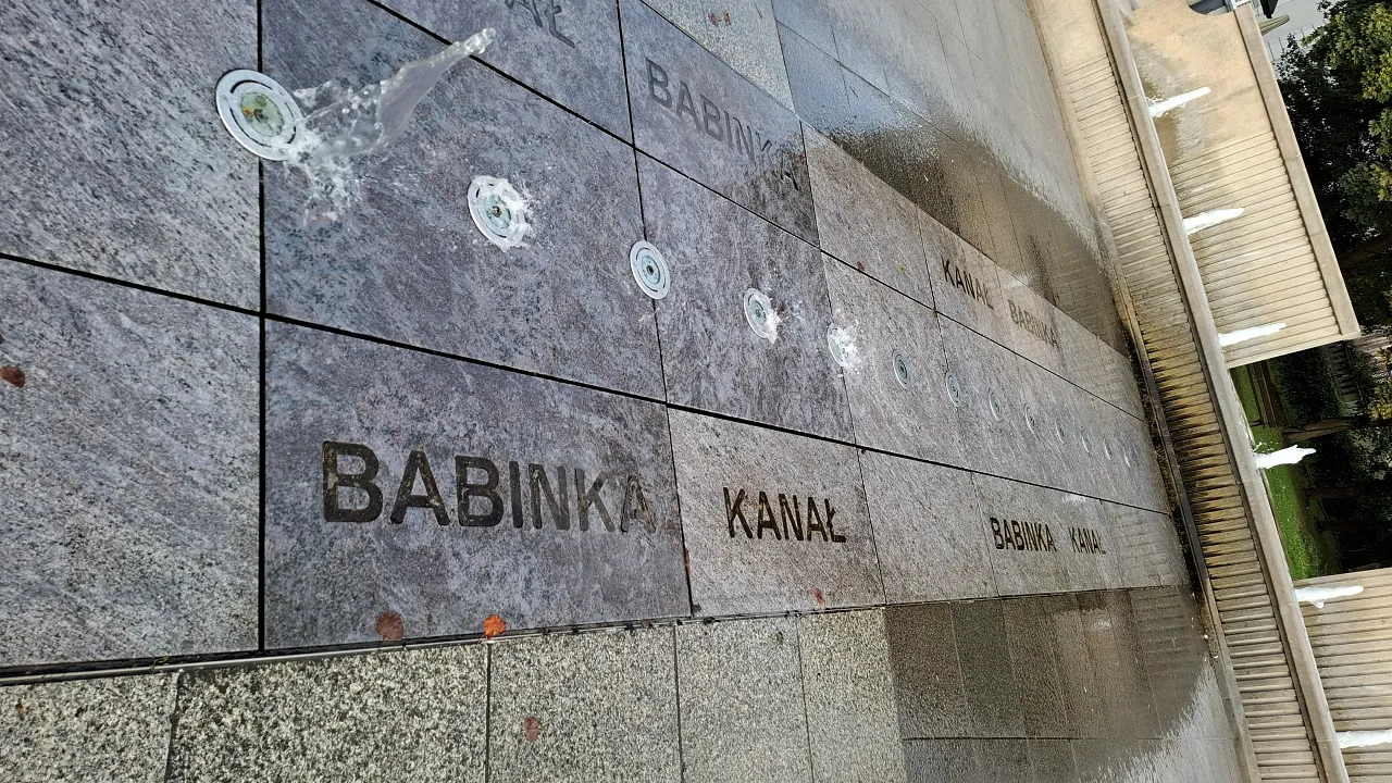 Oznaczenie dawnego kanału Babinka na Plantach Miejskich w Kaliszu